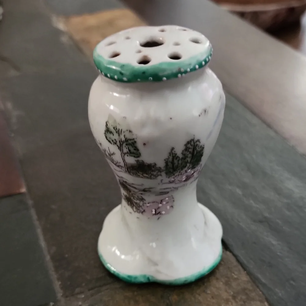 Elegant Green and White Ceramic Hat Pin Holder
